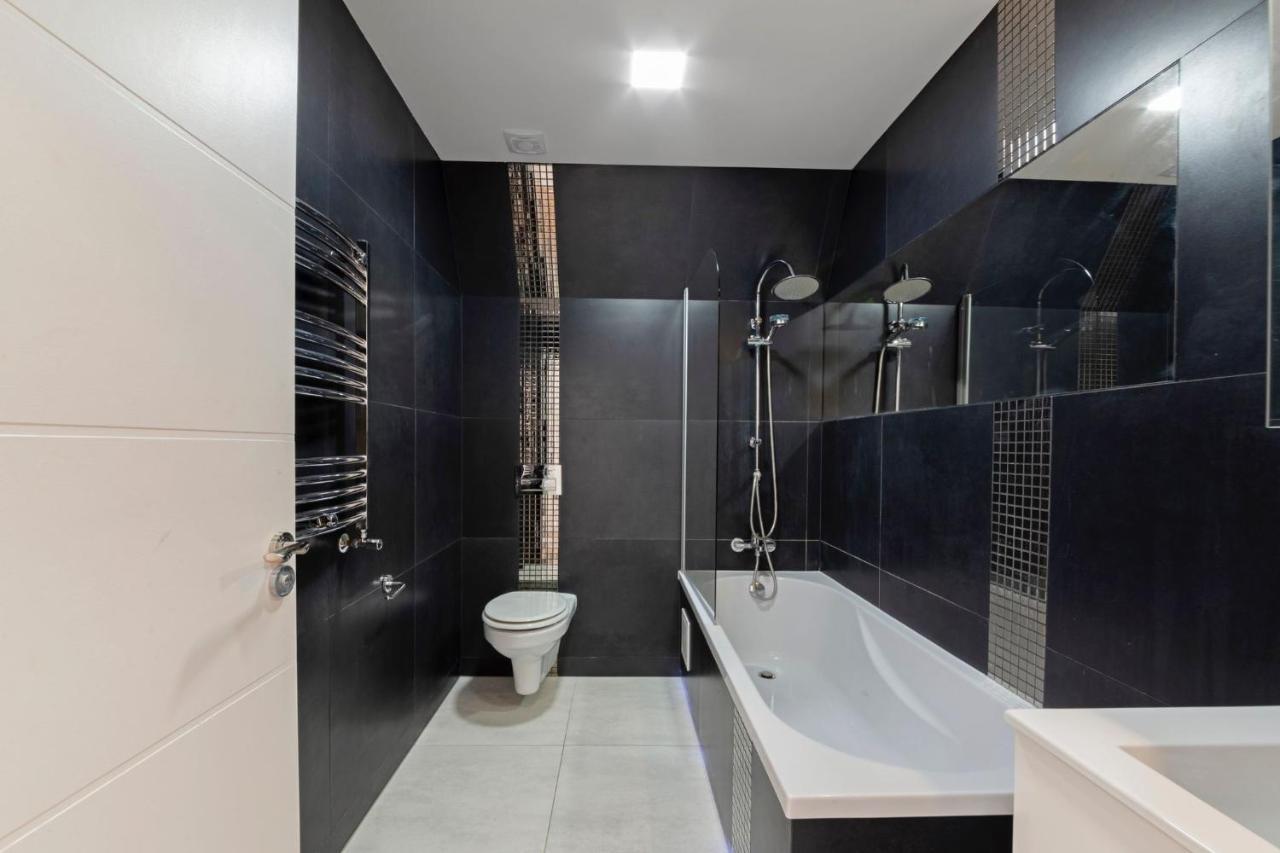 Spacious One Bed Loft Apartment *